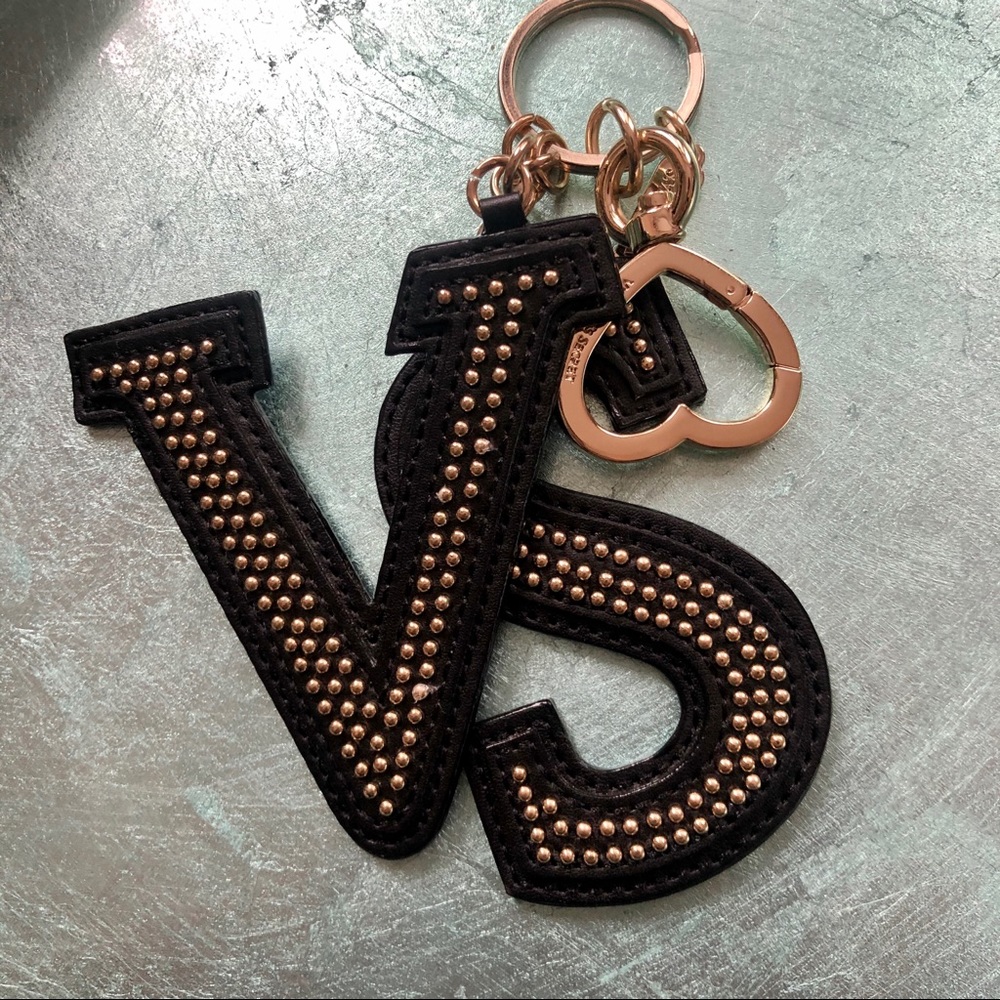 🆕 Without Tags VS Black Leather Keychain